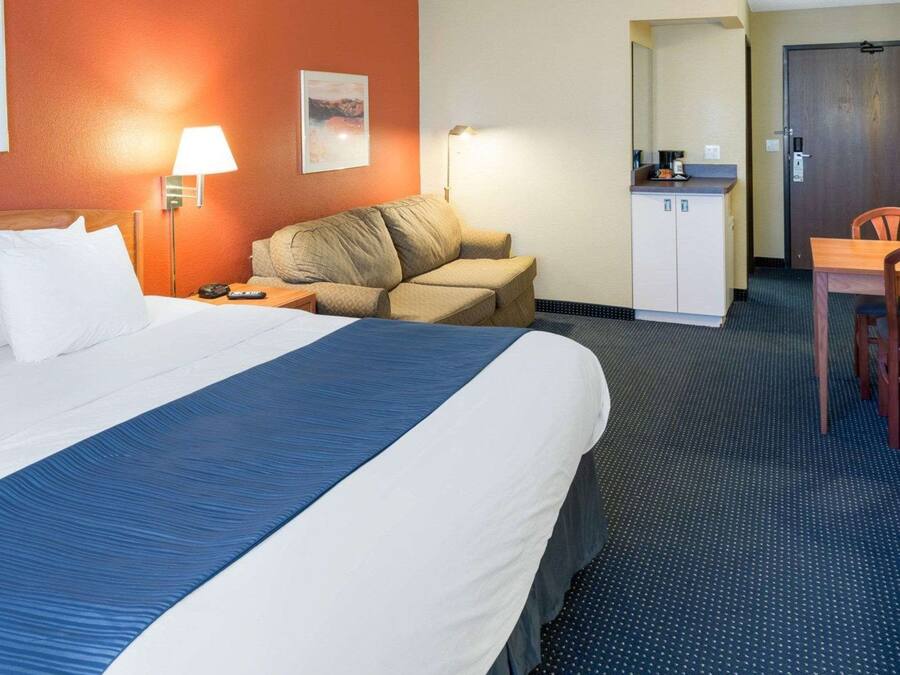 Suite, 1 King Bed, Non Smoking | In-room safe, desk, laptop workspace, iron/ironing board