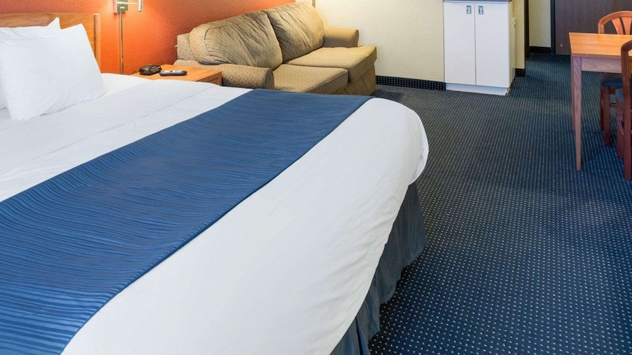 Quality Inn Lakeville North