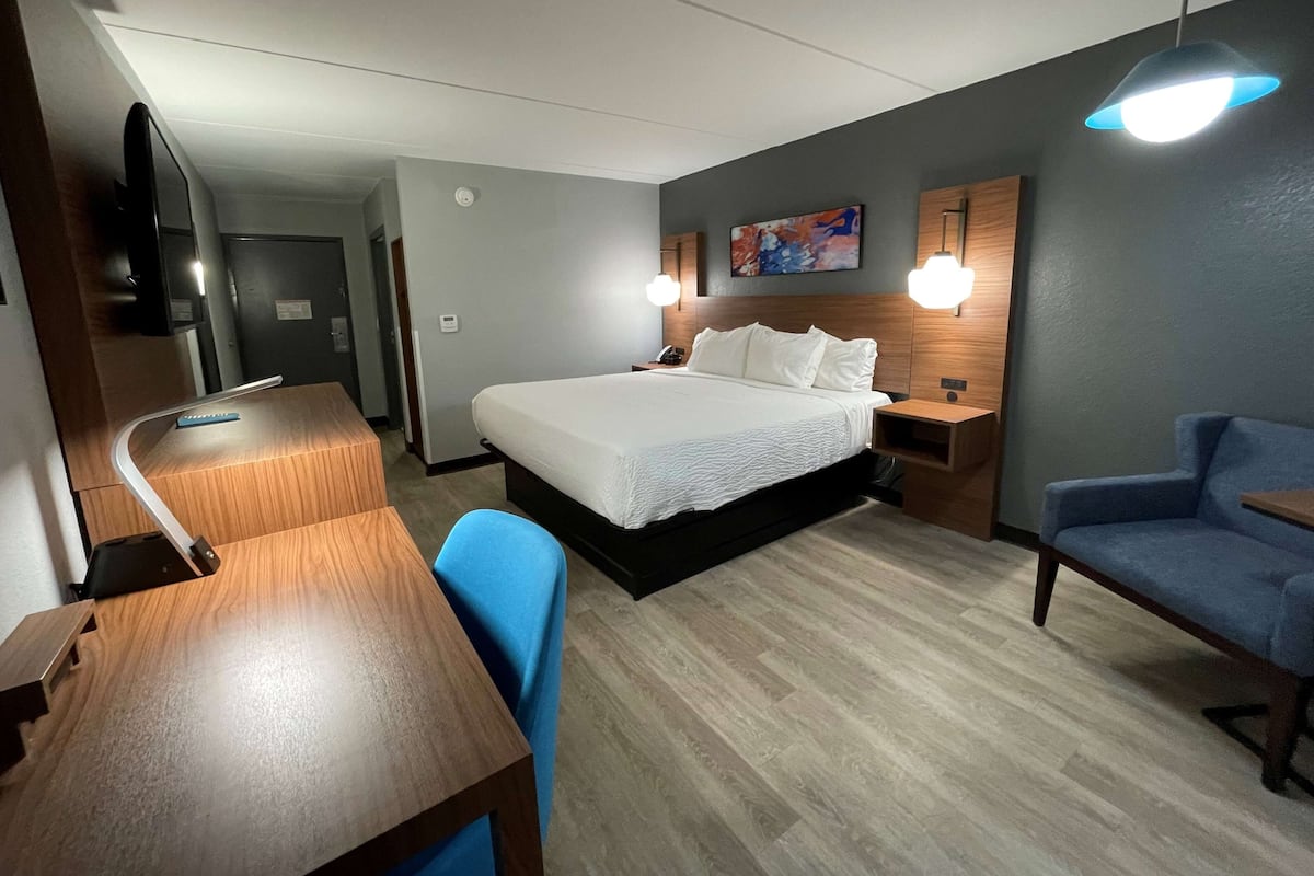 Premium bedding, Select Comfort beds, in-room safe, desk