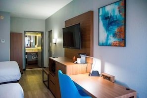 Premium bedding, Select Comfort beds, in-room safe, desk - La Quinta Inn & Suites by Wyndham Fayetteville I-95 (Fayetteville)