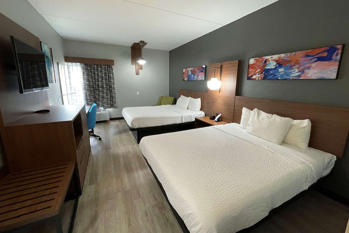 Premium bedding, Select Comfort beds, in-room safe, desk