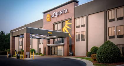 La Quinta Inn & Suites by Wyndham Fayetteville I-95