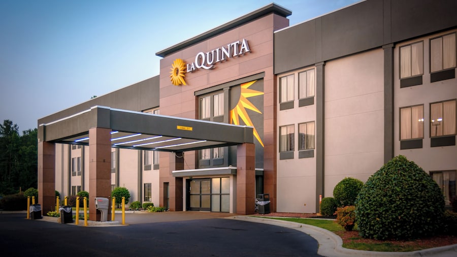La Quinta Inn & Suites by Wyndham Fayetteville I-95