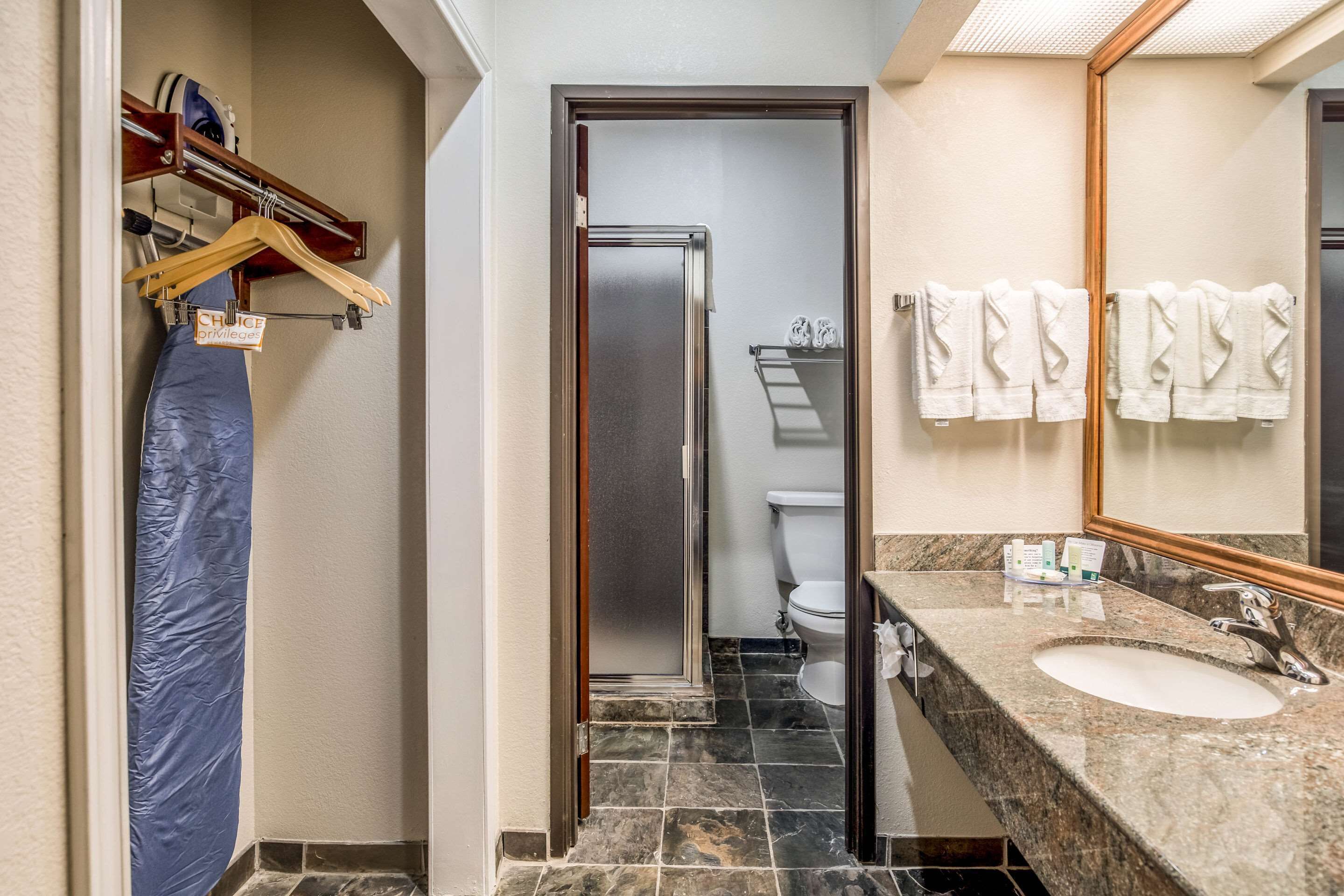 suite, 1 king bed, non smoking | bathroom | combined shower/bathtub, hair dryer, towels