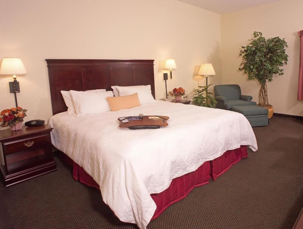 Premium bedding, in-room safe, desk, laptop workspace