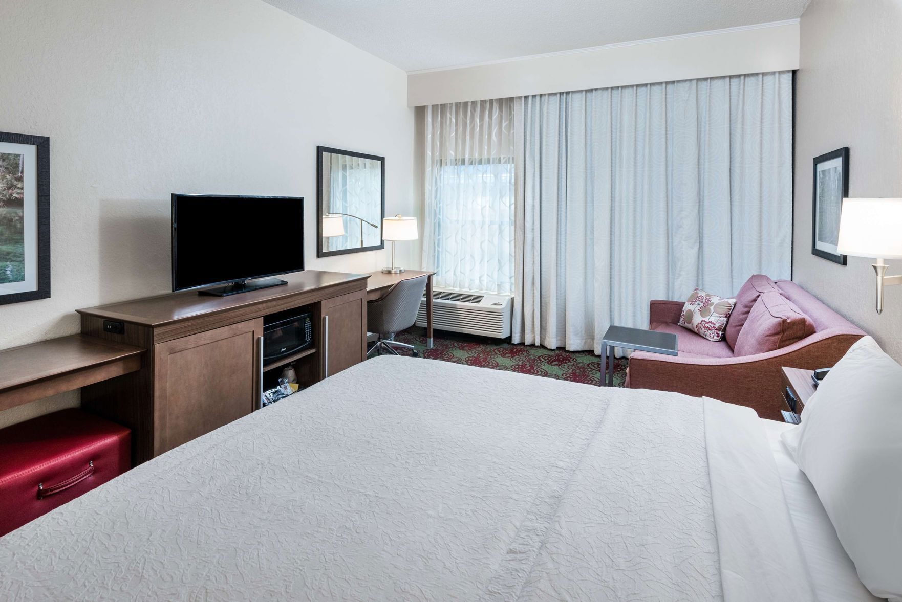 Premium bedding, in-room safe, desk, laptop workspace