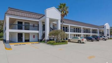 Bãi đậu xe tự phục vụ miễn phí