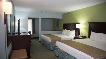 ルーム 喫煙可 (2 King Beds with Sofa Bed) | セーフティボックス (室内)、アイロン / アイロン台、WiFi (無料)、ベッドシーツ