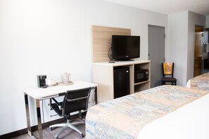 Quarto, 2 camas Queen | Cofres nos quartos, ferros/tábuas de passar roupa, Wi-Fi de cortesia