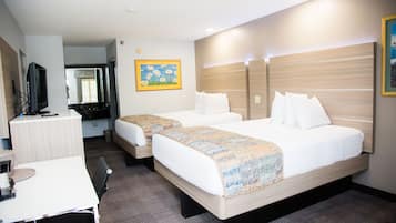 Room, 2 Katil Ratu (Queen), Non Smoking | Meja, seterika/papan seterika, katil bayi/kot (percuma), Wi-fi percuma