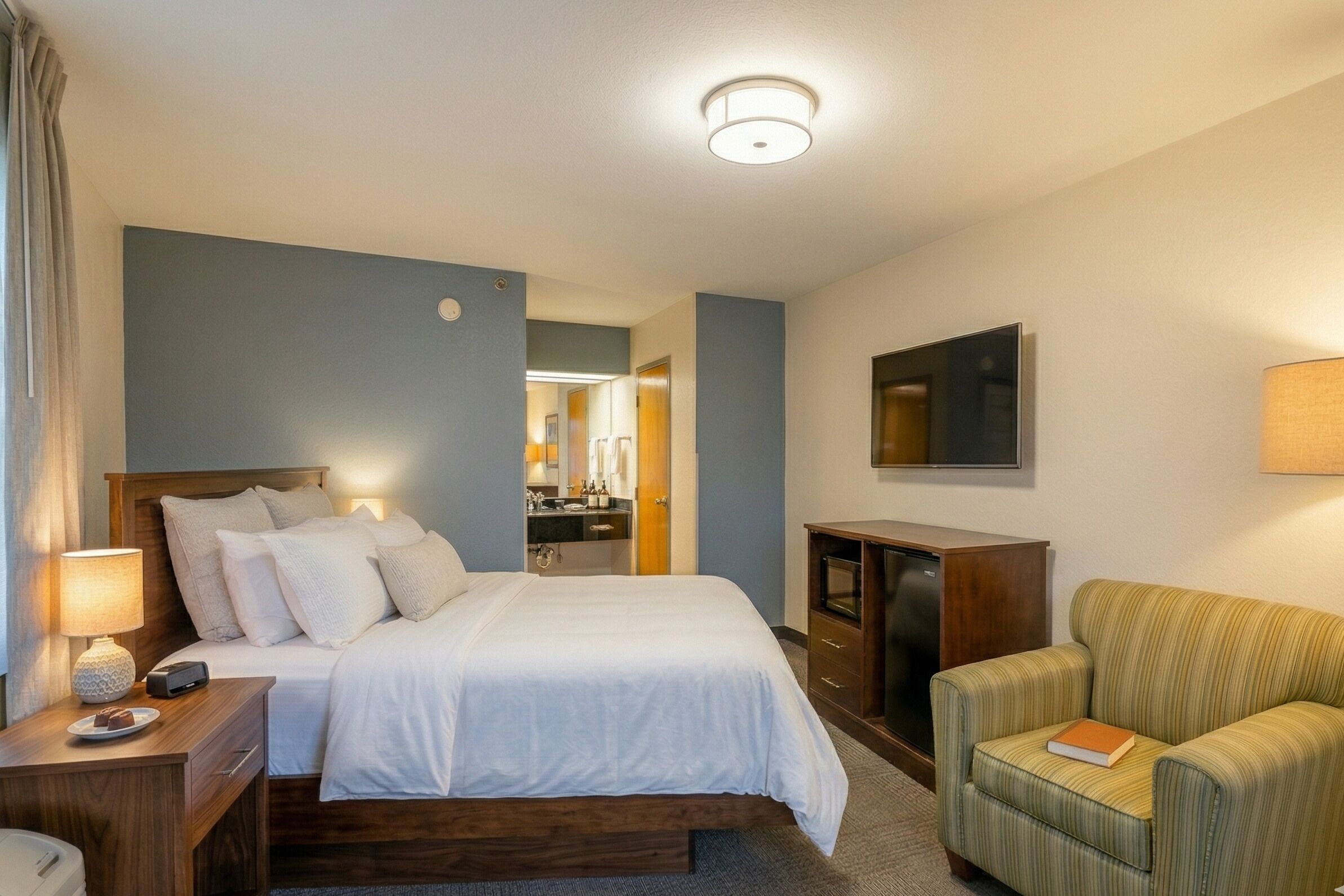 Phòng, 1 giường cỡ king, hút thuốc | Két bảo mật tại phòng, bàn ủi/dụng cụ ủi quần áo 