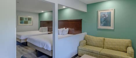 خزنة داخل الغرفة ومكواة/لوح كي وواي فاي مجانًا وملاءات أسرّة