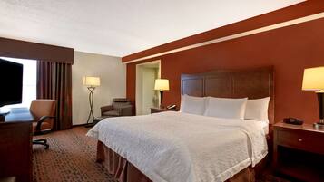 Room, 1 King Bed, Refrigerator & Microwave (Jetted Tub) | In-room safe, blackout drapes, iron/ironing board