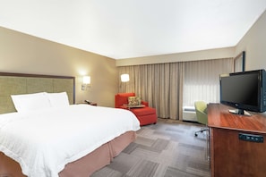 Deluxe Room, 1 King Bed, Non Smoking | In-room safe, iron/ironing board, free cribs/infant beds