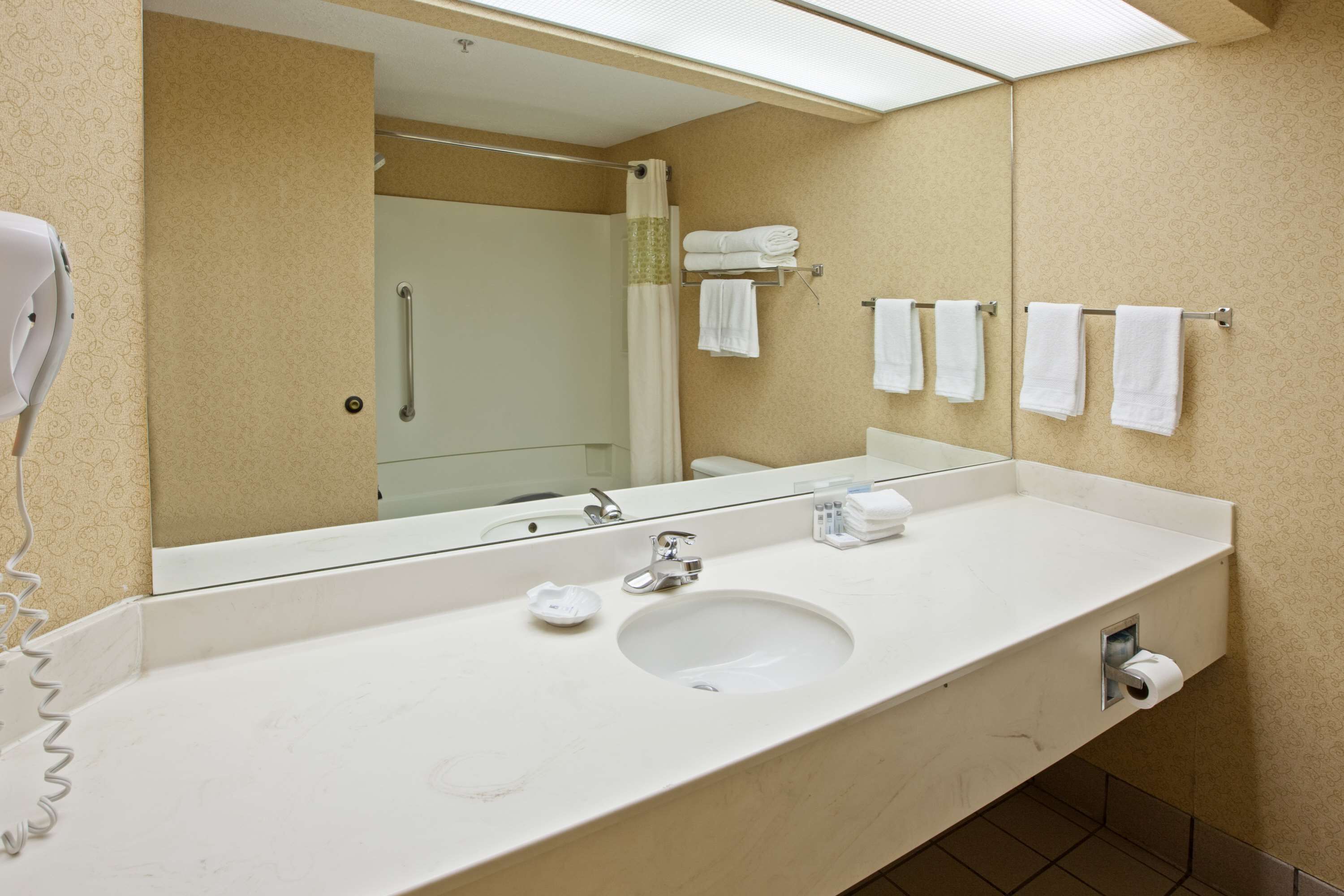 room, 1 king bed, accessible, bathtub | bathroom | combined shower/bathtub, free toiletries, hair dryer, towels