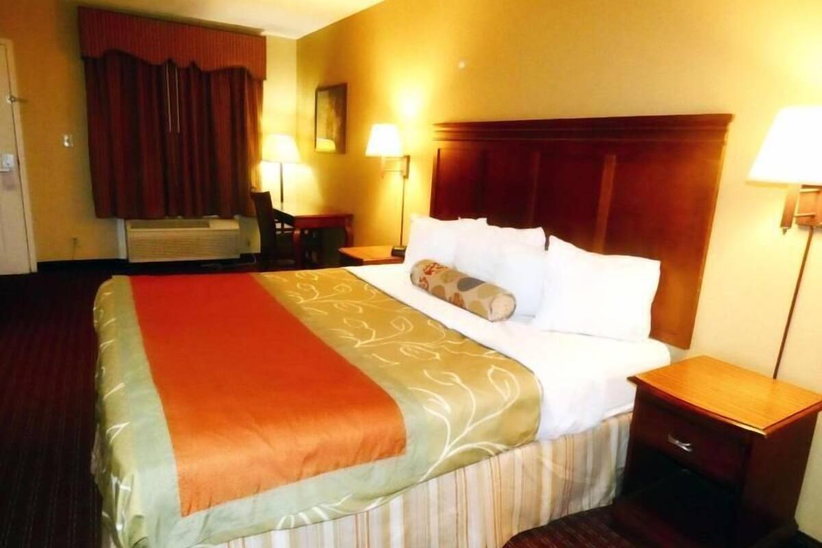 Iron/ironing board, rollaway beds, free WiFi, alarm clocks