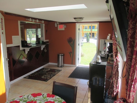 Lobby. Plum Tree Inn