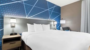 Bureau, fer et planche à repasser, lits bébé (gratuits)