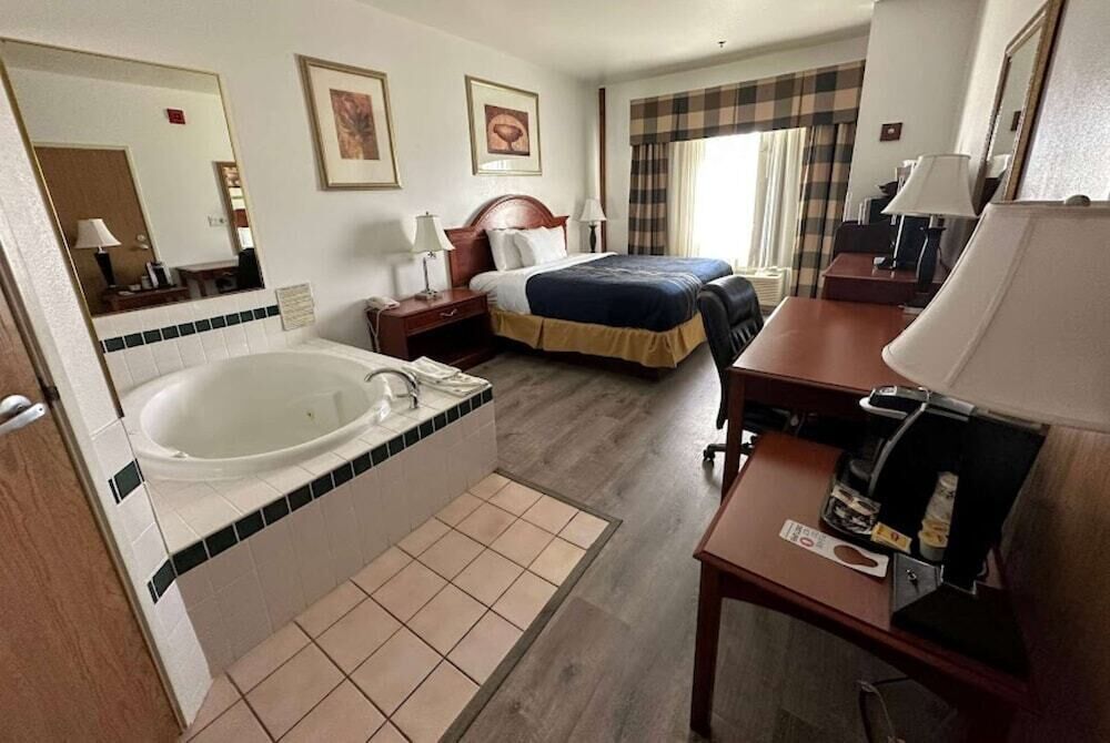In-room safe, desk, iron/ironing board, free WiFi