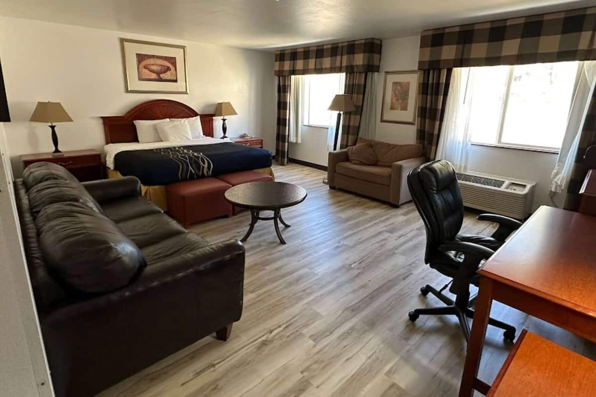 In-room safe, desk, iron/ironing board, free WiFi
