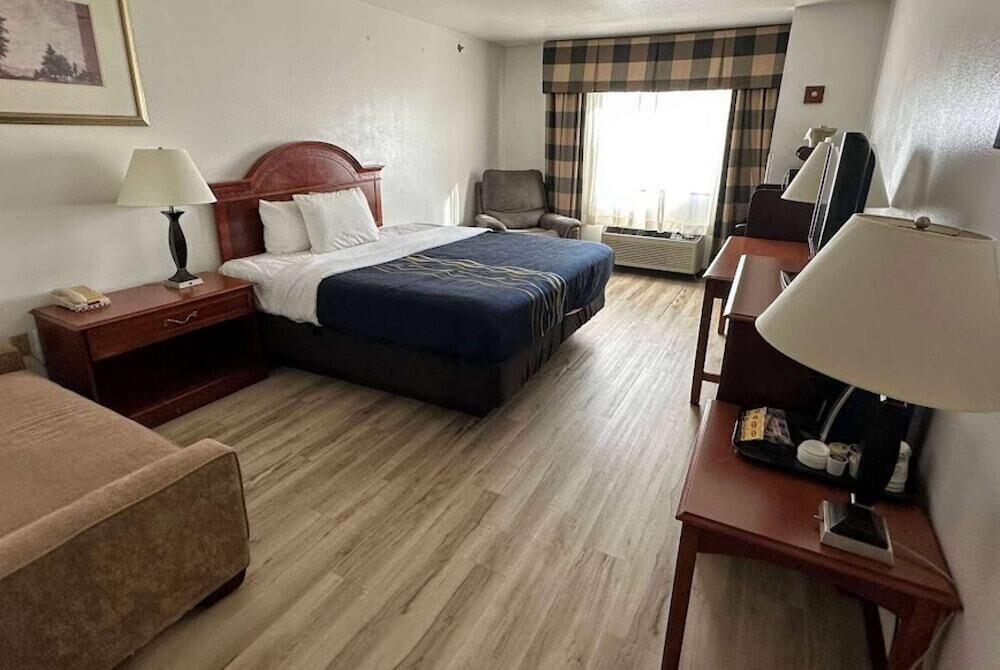 In-room safe, desk, iron/ironing board, free WiFi