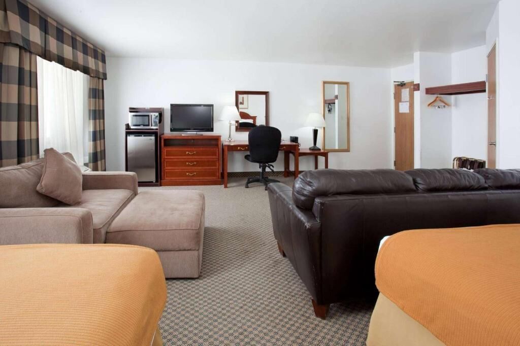 In-room safe, desk, iron/ironing board, free WiFi