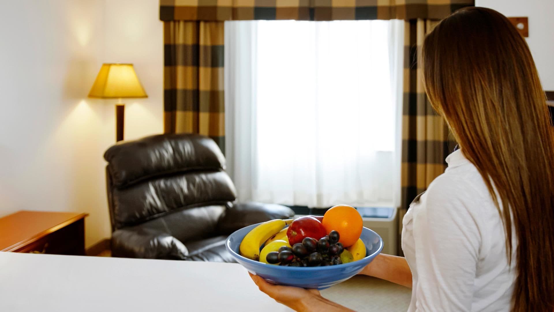 Comfort Room, 1 King Bed | In-room safe, desk, iron/ironing board, free WiFi