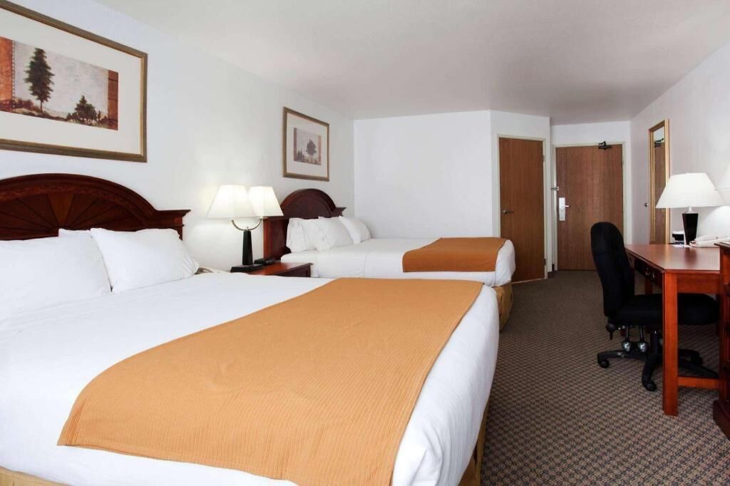 In-room safe, desk, iron/ironing board, free WiFi