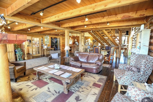 The Boulder Creek Lodge