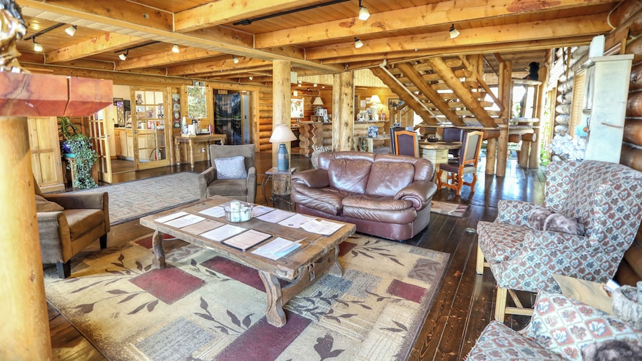 The Boulder Creek Lodge