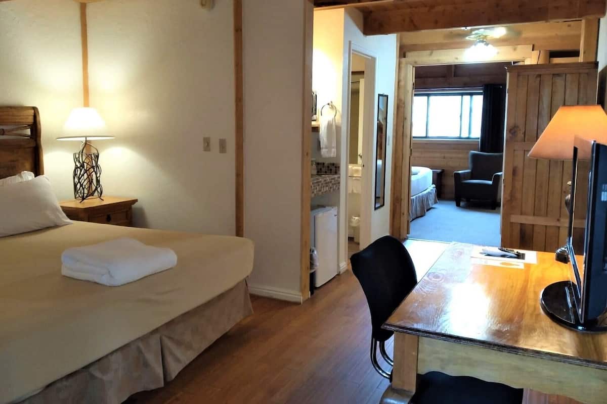 Suite | 1 chambre, décoration personnalisée, ameublement personnalisé, bureau