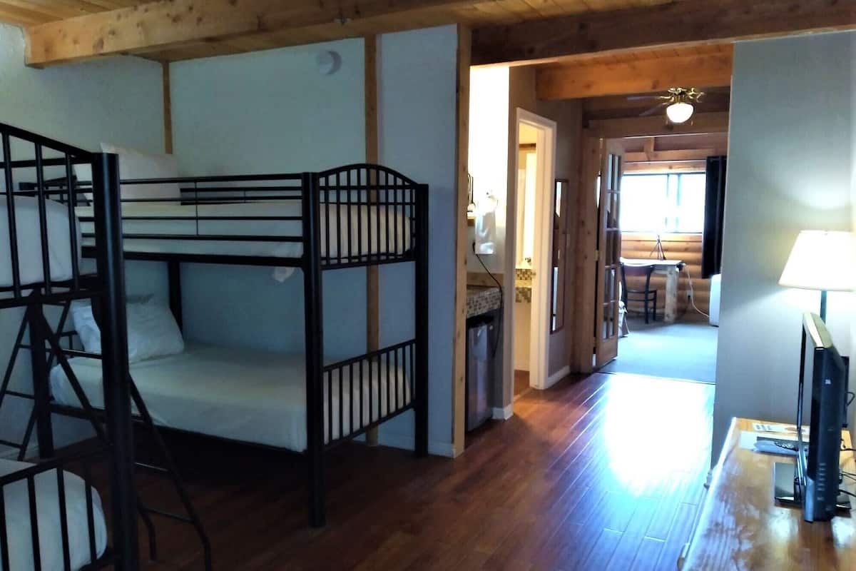 1 chambre, décoration personnalisée, ameublement personnalisé, bureau