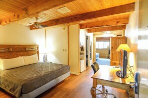 Double King Suite | Individually decorated, individually furnished, desk, blackout drapes - The Boulder Creek Lodge (Nederland)