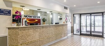 Econo Lodge Darien