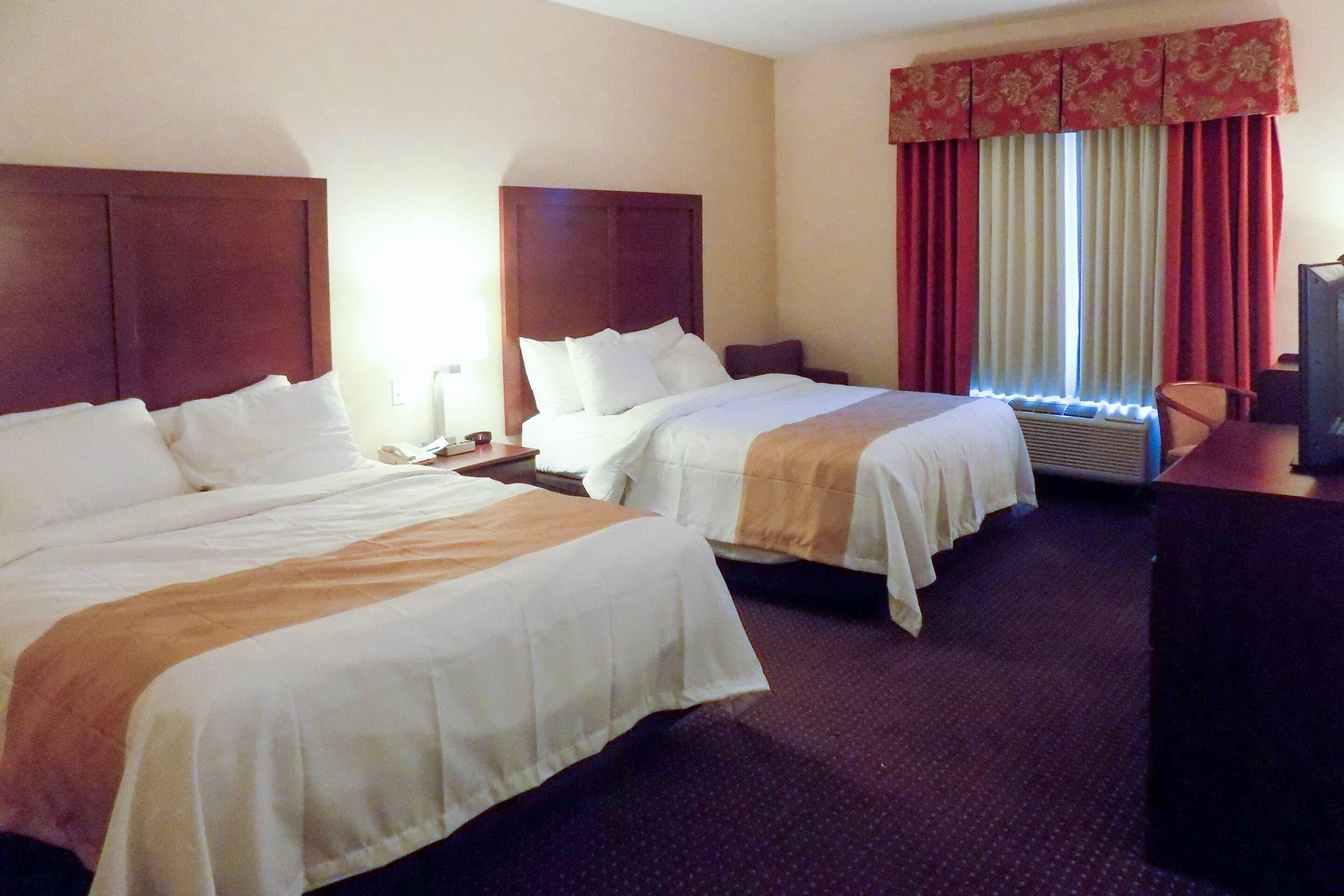 書桌、遮光布/窗簾、熨斗/熨衣板、免費搖籃/嬰兒床