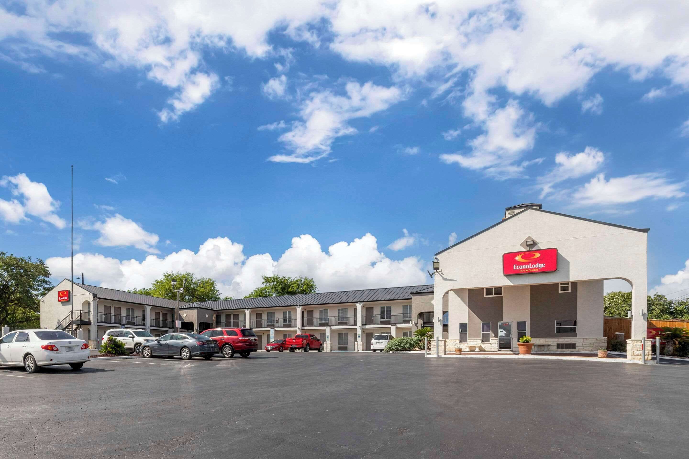 Photo - Econo Lodge Inn & Suites Near Lackland AFB