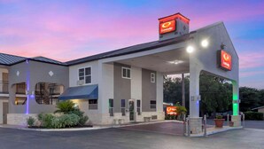 An EconoLodge with a modern design, featuring a covered outdoor area and a visible entrance. - Econo Lodge Inn & Suites Near Lackland AFB (San Antonio)