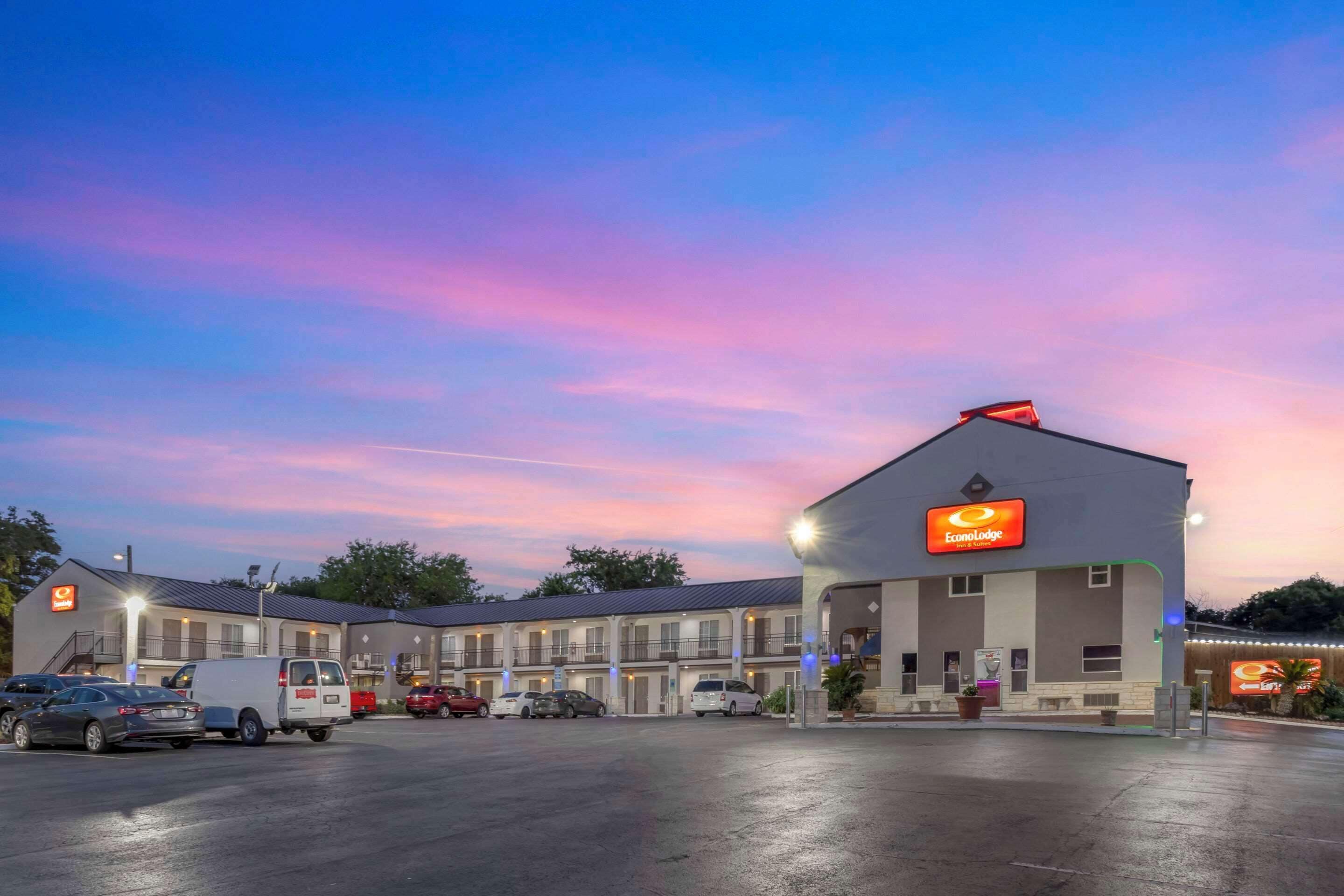 Photo - Econo Lodge Inn & Suites Near Lackland AFB