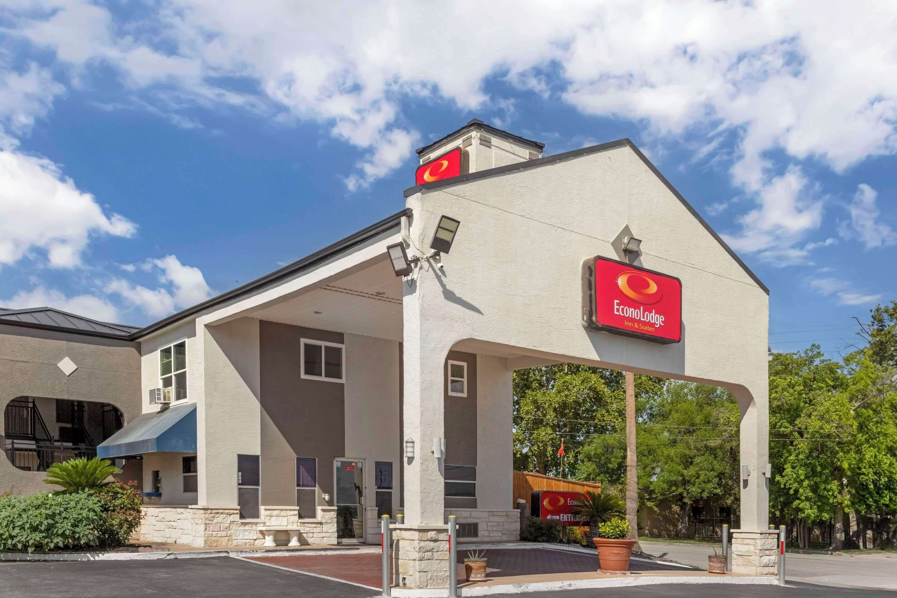 Photo - Econo Lodge Inn & Suites Near Lackland AFB