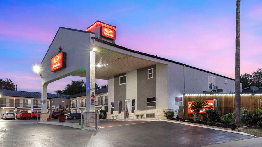 Econo Lodge Inn & Suites Near Lackland AFB