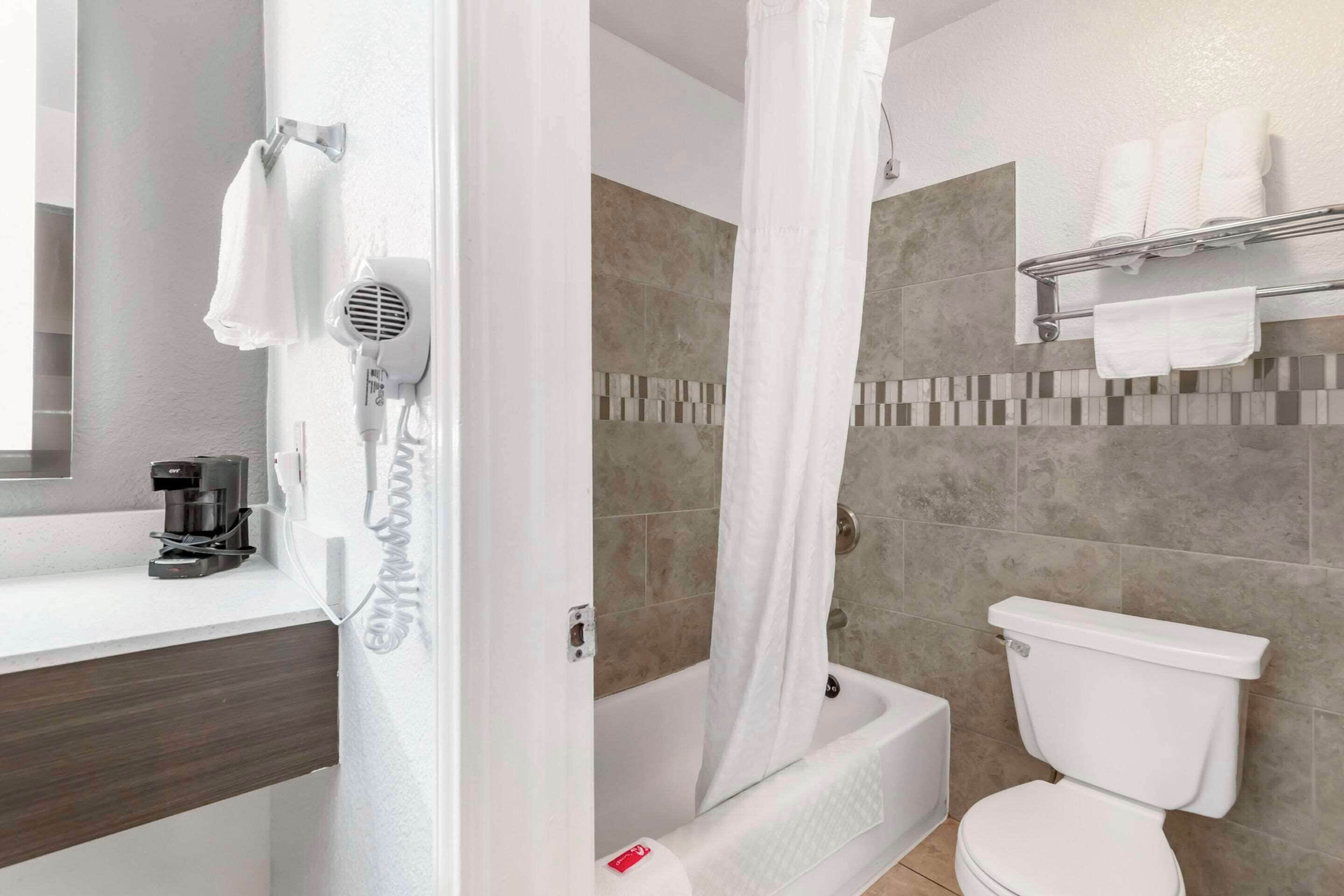 Photo - Econo Lodge Inn & Suites Near Lackland AFB