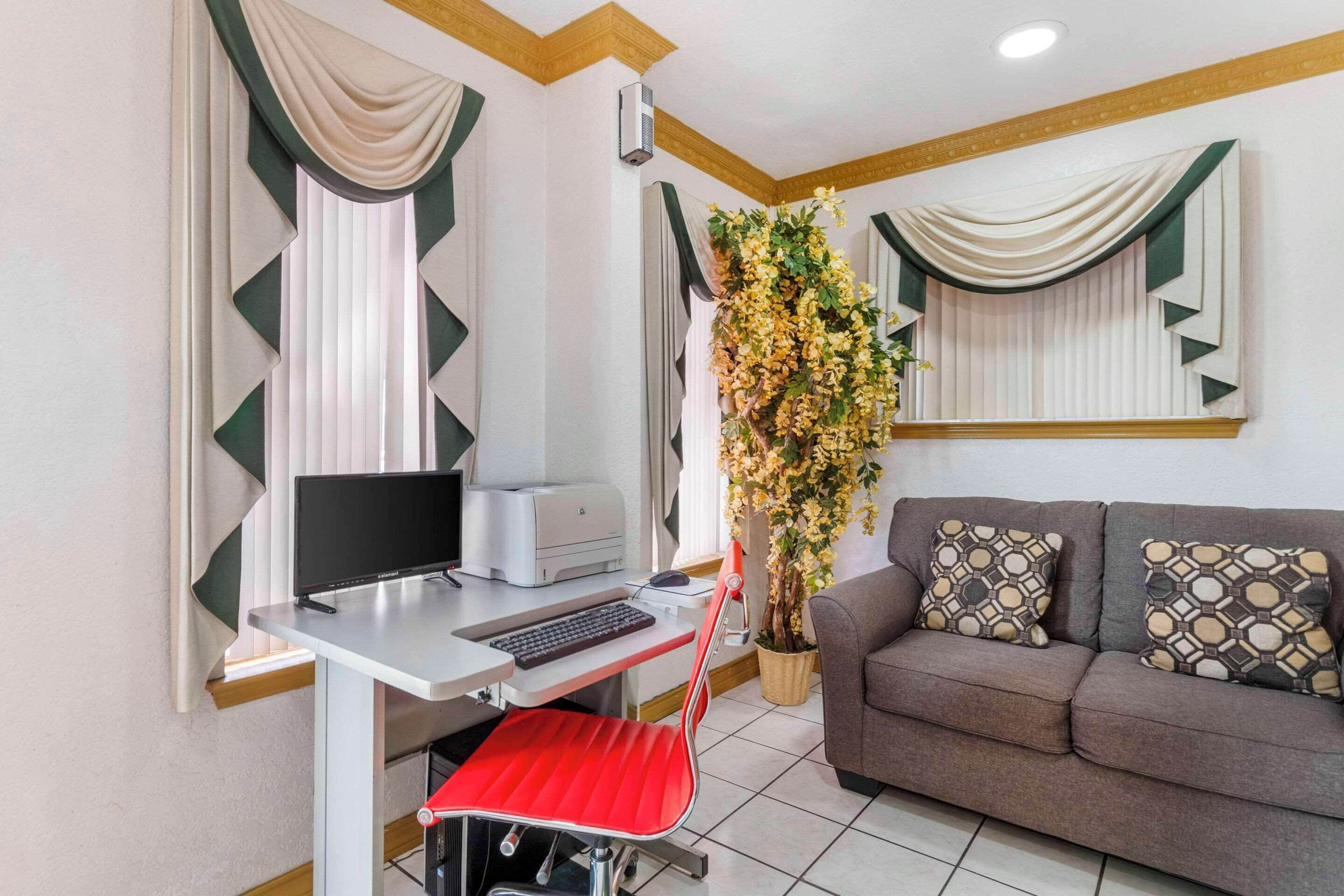 Photo - Econo Lodge Inn & Suites Near Lackland AFB