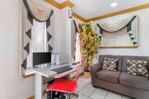 Lobby - Econo Lodge Inn & Suites Near Lackland AFB (San Antonio)