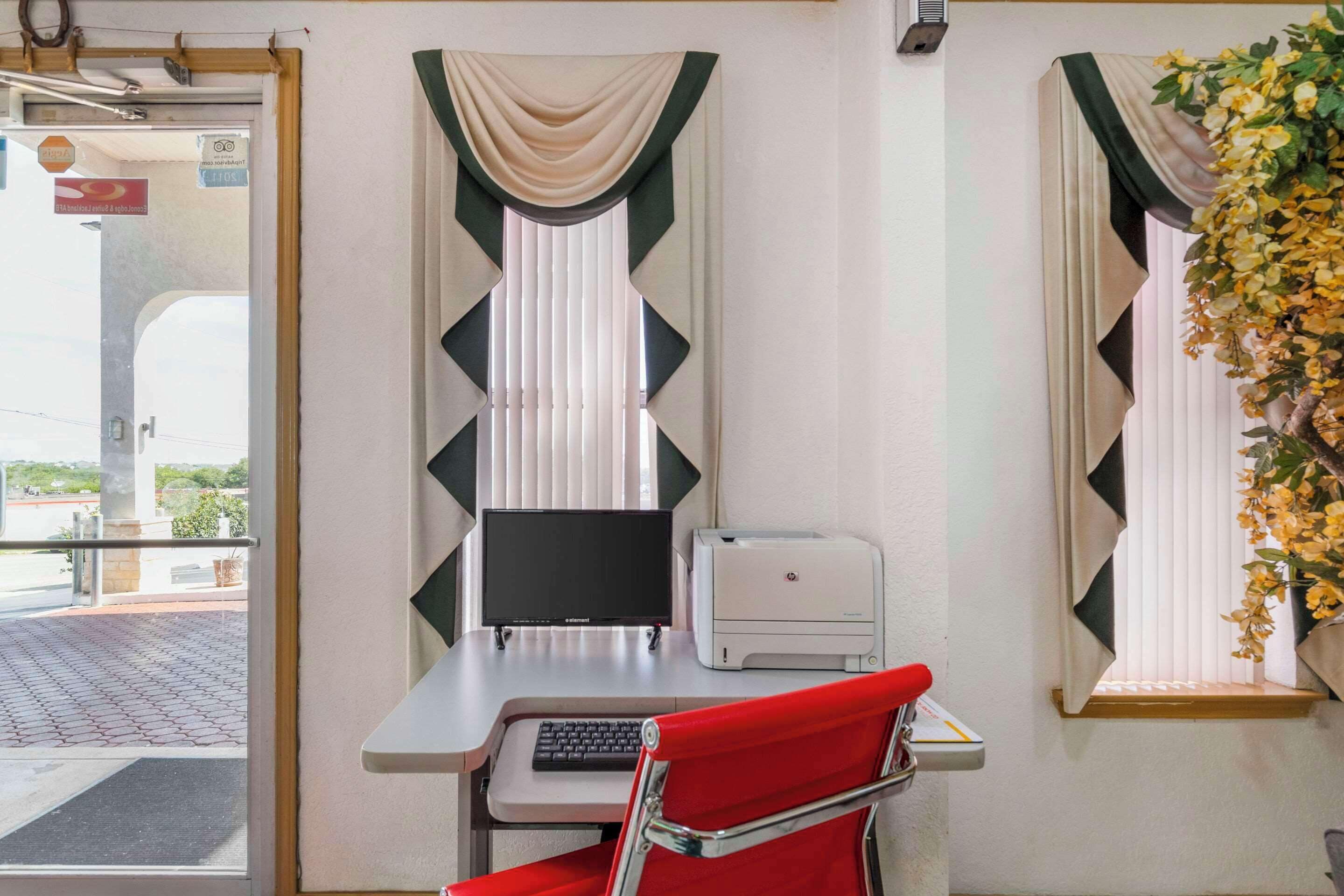 Photo - Econo Lodge Inn & Suites Near Lackland AFB