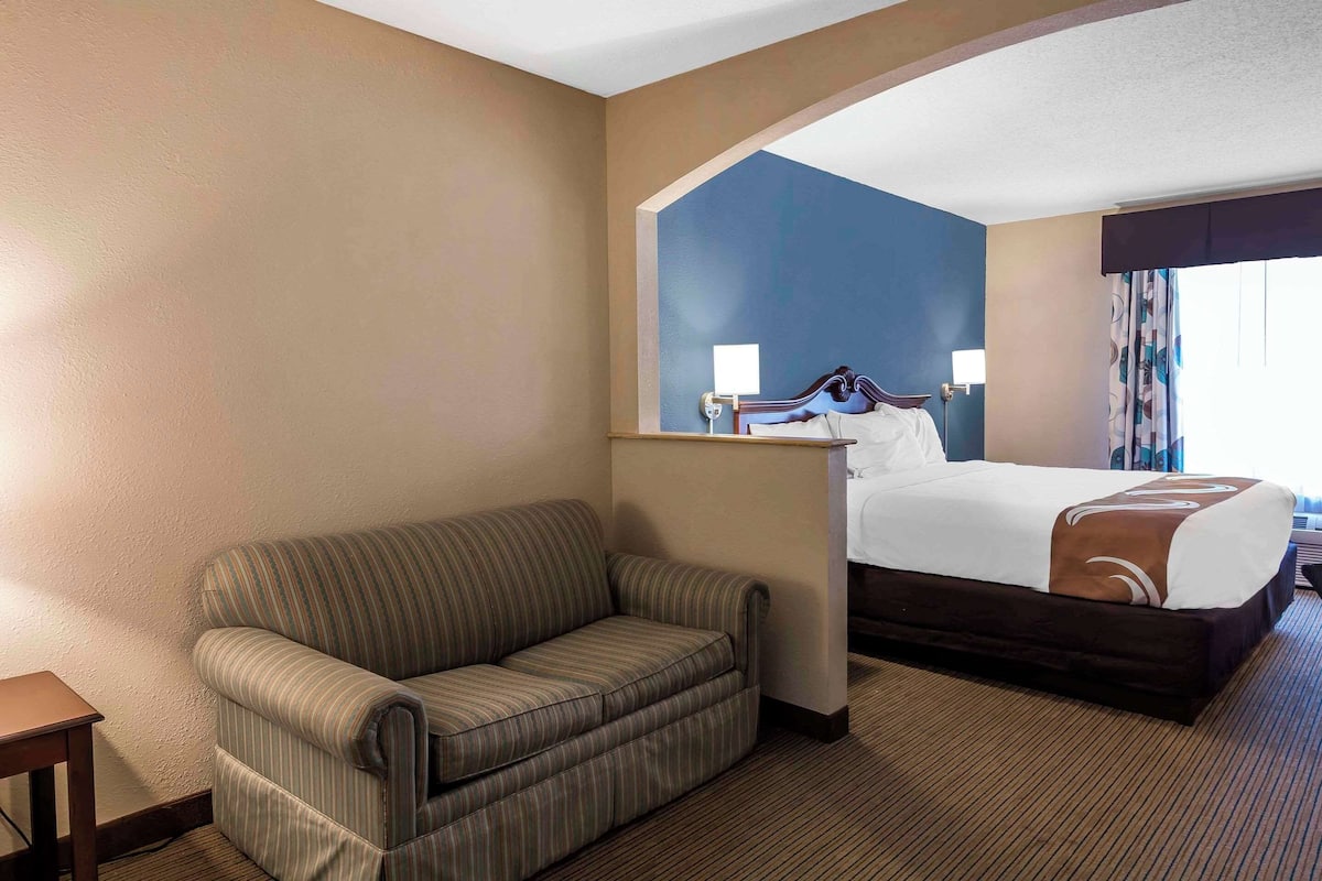 Desk, iron/ironing board, free WiFi, bed sheets