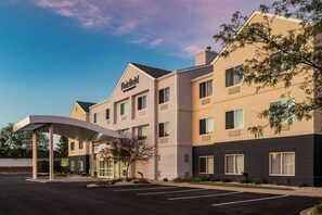 Exterior - Fairfield Inn by Marriott Richmond (New Paris)