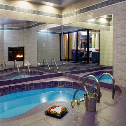 Diana's Oasis Suite | Blackout drapes, iron/ironing board, free WiFi, bed sheets