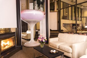 Champagne Tower Suite | Blackout drapes, iron/ironing board, free WiFi, bed sheets