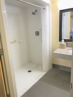 Deep-soaking bathtub, free toiletries, hair dryer, towels