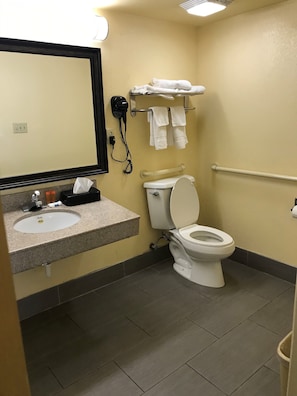 Deep soaking tub, free toiletries, hair dryer, towels